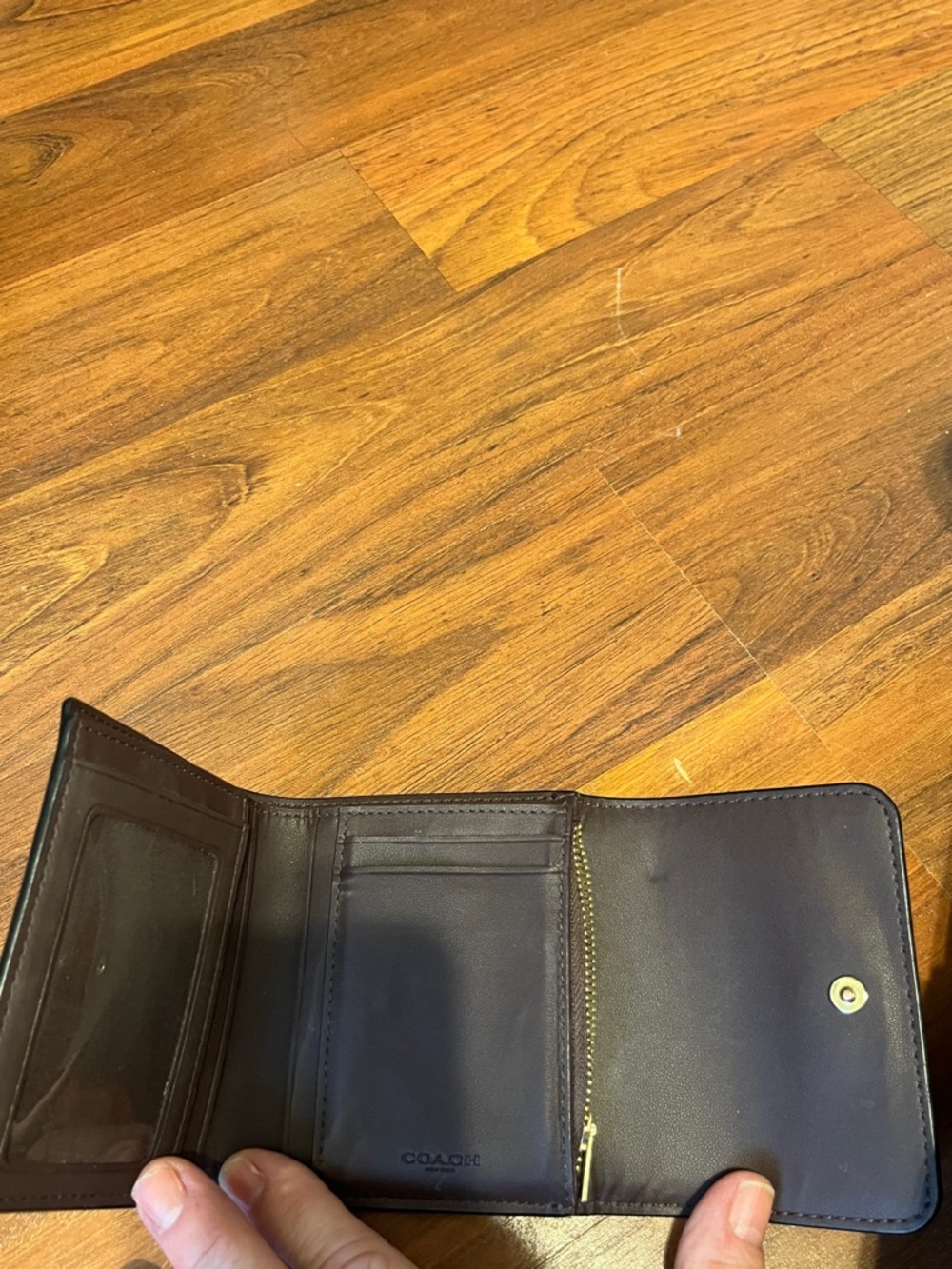 Coach Black Leather Compact Wallet with Gold Logo never used - Picture 2 of 6